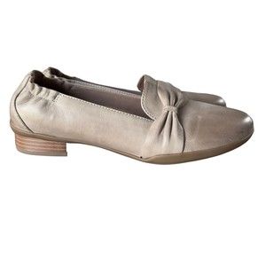 Dansko Karen Burnished Nubuck Taupe Flats  Size 7.5 Gently Used